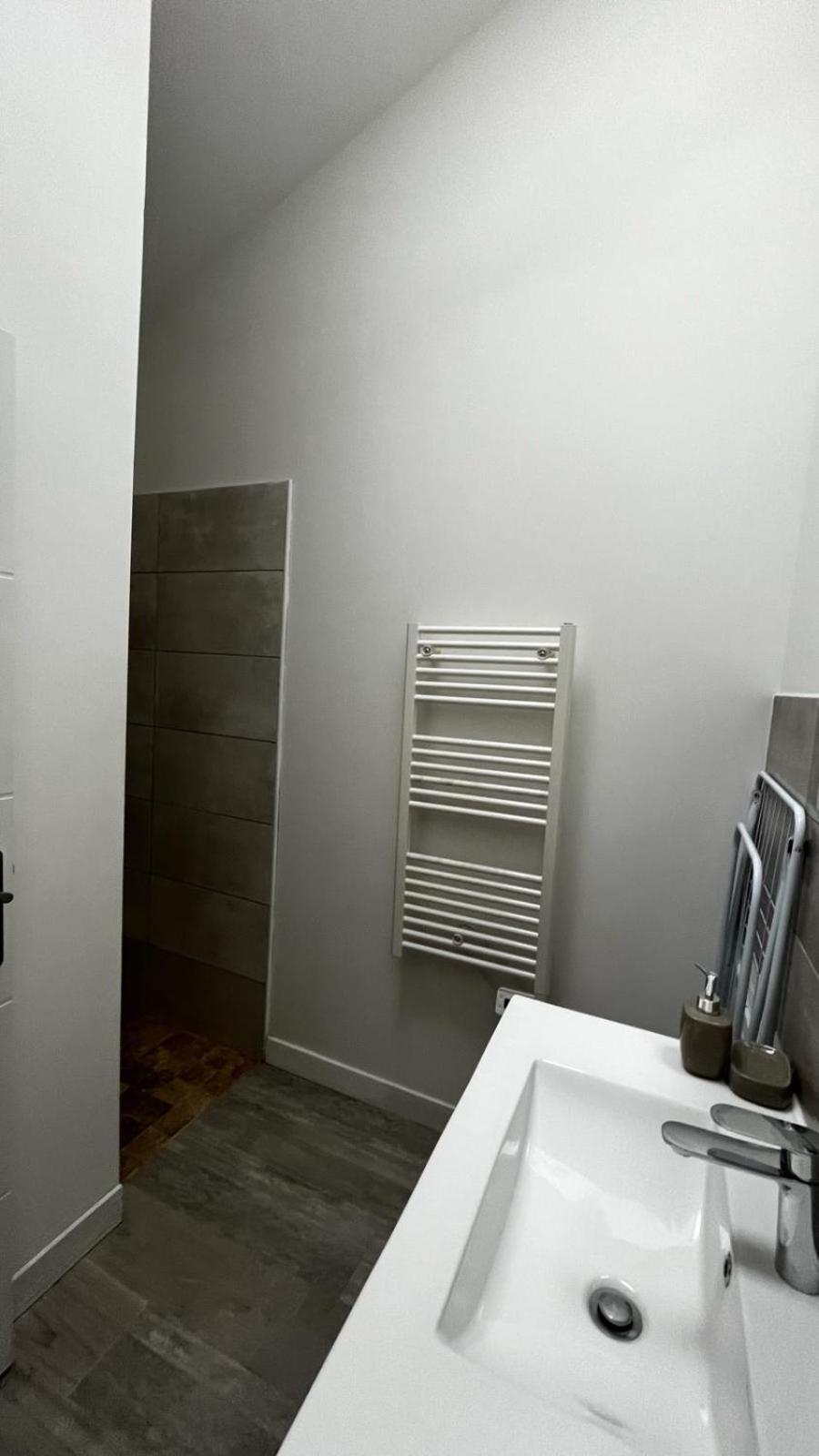 Résidence Rdv avec la Lune - 1 Suite Familial - Appt - et 1 Suite avec jacuzzi Narbona Habitación foto